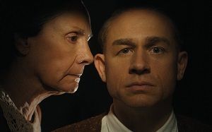‘Monstruo: La historia de Ed Gein’ deja fría a la crítica: «Apela a los instintos más básicos del espectador»