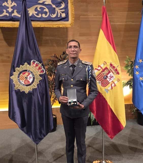 Jefe de INTERPOL – Santo Domingo recibe condecoración al Mérito Policial con Distintivo Blanco otorgada por el Ministerio del Interior de España