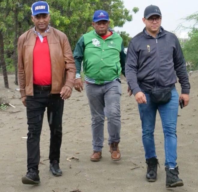 Senador Julito Fulcar y equipo recorren comunidades vulnerables de Peravia brindando apoyo