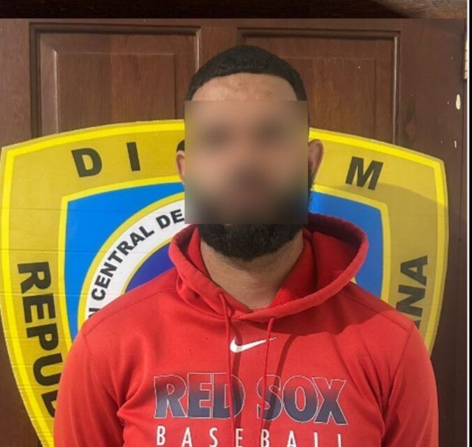 Tras constante asedio policial, se entrega hombre acusado de ultimar a otro en la vía pública en Jarabacoa, La Vega