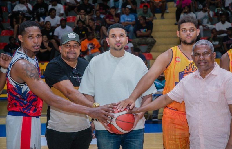 Ministro de la Juventud aporta RD$1 millón al Torneo de Baloncesto Superior de Haina 2025