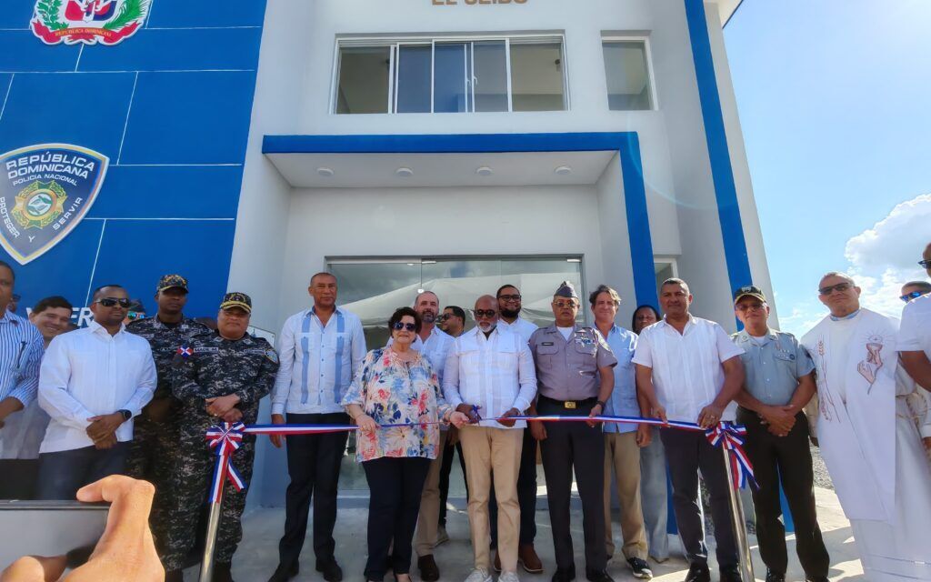 Gobierno entrega moderna Estación Policial en El Seibo