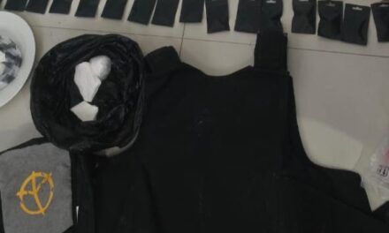 Policía Nacional ocupa más de 3,000 gramos de drogas, chaleco antibalas y balanzas durante allanamiento en El Seibo