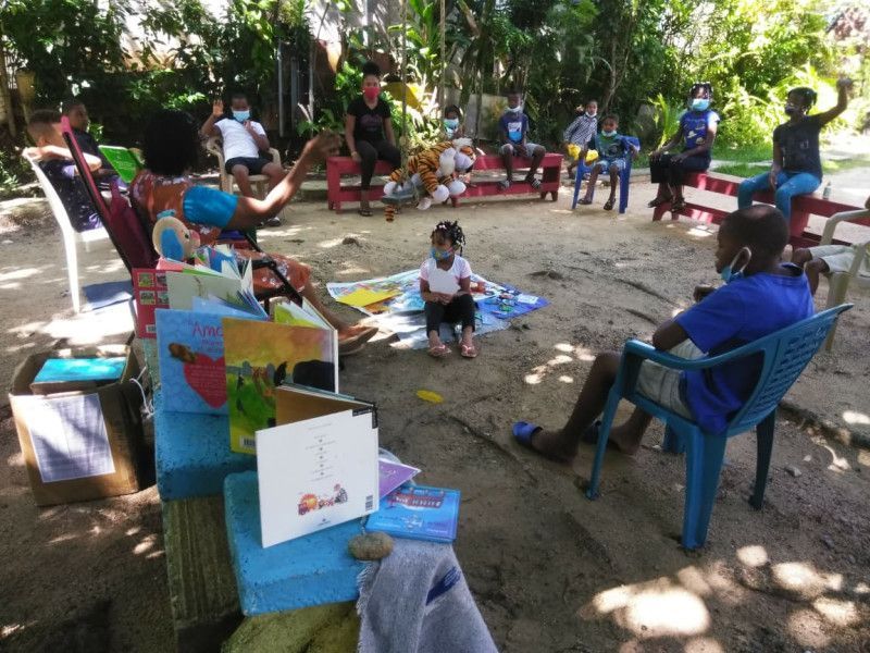 ‘La Biblioteca del Patio de Evelin’: el espacio de enseñanza que dejó el Covid-19 en San Cristóbal