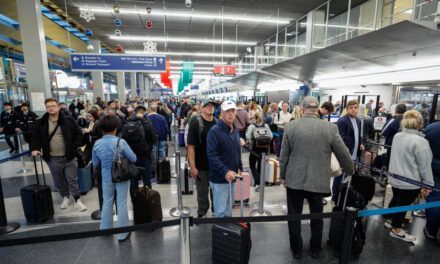 Otros 1,200 vuelos cancelados en EEUU por cierre gubernamental