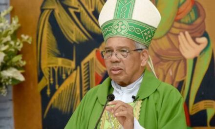 El Vaticano destituyó a Francisco Ozoria tras un proceso escalonado