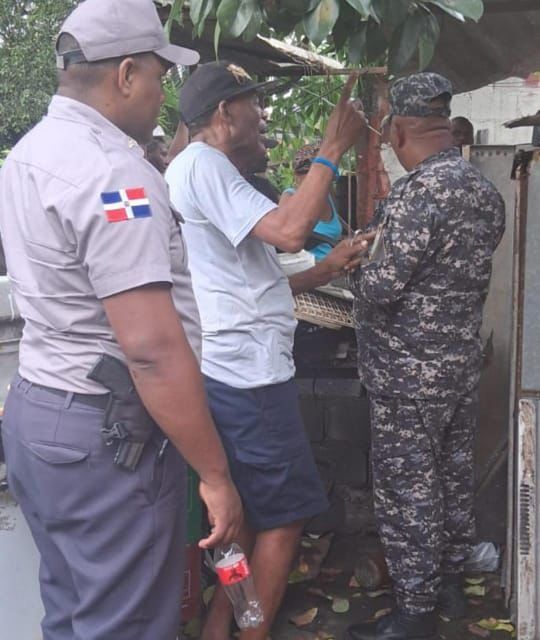 Policía interviene con éxito en conflicto familiar por tierras en el sector Barrio Viejo Yaguate