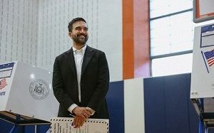 Has visto a Zohran Mamdani, el nuevo alcalde de Nueva York, en una película de Disney y no te diste cuenta