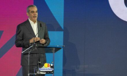 Abinader: “Hemos mejorado todos los polos turísticos del país”