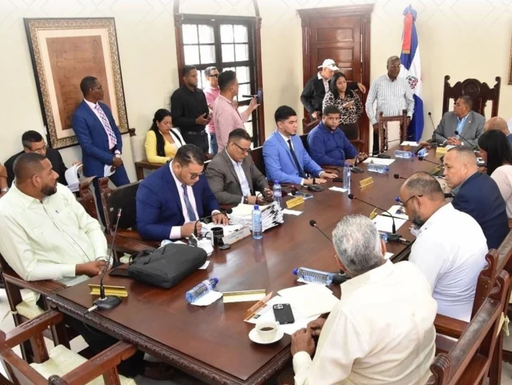 Ayuntamiento de San Francisco de Macorís declara tres días de duelo oficial por fallecimiento de Henry Hierro
