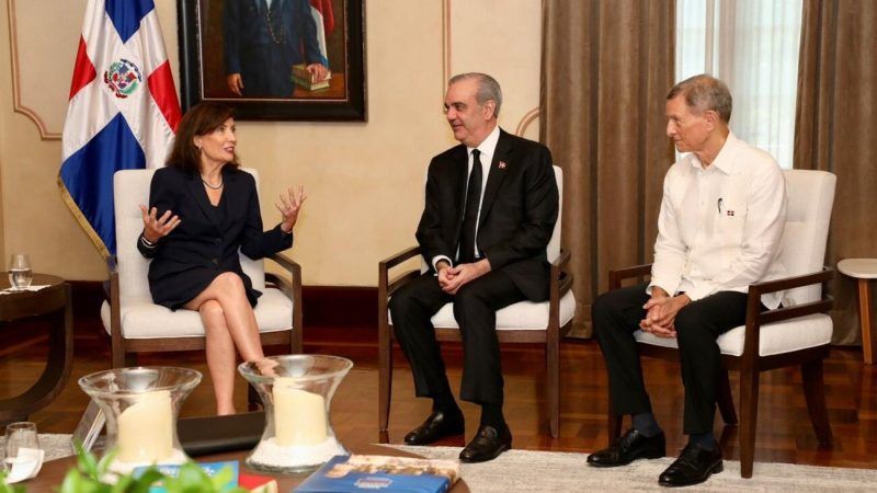 Abinader recibe en el Palacio Nacional a la gobernadora del estado de Nueva York, Kathy Hochul