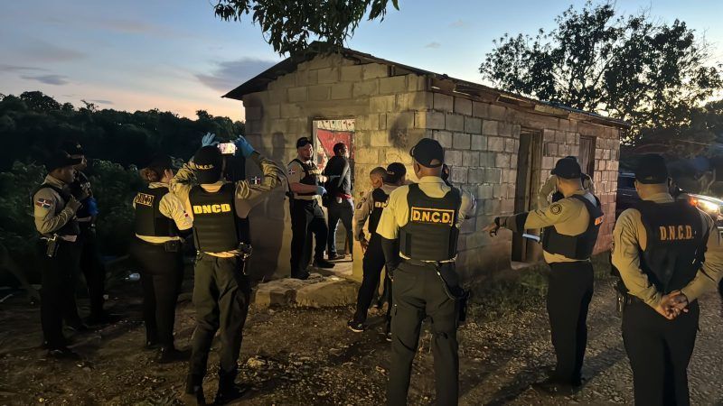 Arrestan 21 personas e incautan miles de gramos en operativos en SFM y Cambita