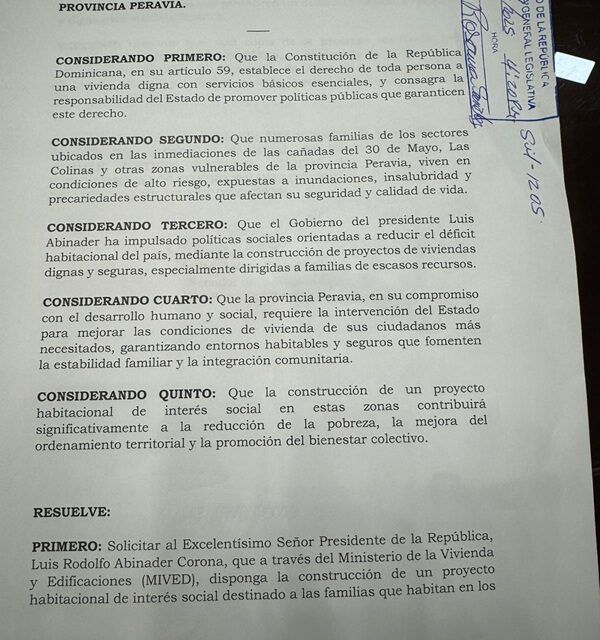 Senador Julito Fulcar somete resolución que solicita al presidente Abinader la construcción de proyecto habitacional para familias vulnerables de Peravia