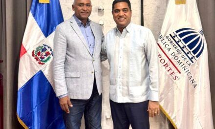 Senador Julito Fulcar coordina con ministro de Deportes la inauguración del play de Salinas y la ejecución de nuevas obras deportivas en Peravia