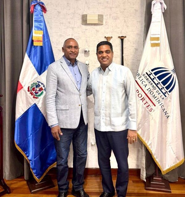 Senador Julito Fulcar coordina con ministro de Deportes la inauguración del play de Salinas y la ejecución de nuevas obras deportivas en Peravia
