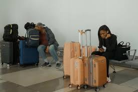 Viajeros continúan sufriendo retrasos en vuelos de EE.UU.