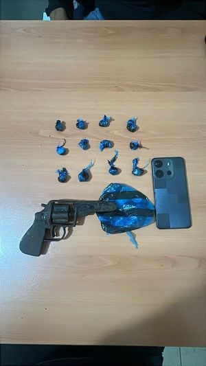 DICRIM San Cristóbal apresa a joven en allanamiento donde se ocupó marihuana y un arma ilegal