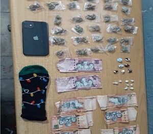 Policía Nacional detiene a joven con múltiples porciones de drogas durante patrullaje preventivo en San Cristóbal