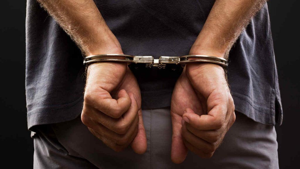 Se entrega tercer implicado muerte de mujer durante asalto en Santiago