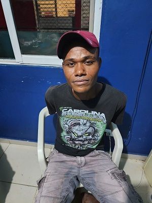 Policía Nacional apresa hombre en flagrante delito durante operativos estratégicos contra el microtráfico en Yaguate, San Cristóbal