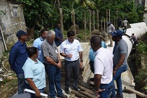 Fellito Suberví supervisa trabajos cañadas