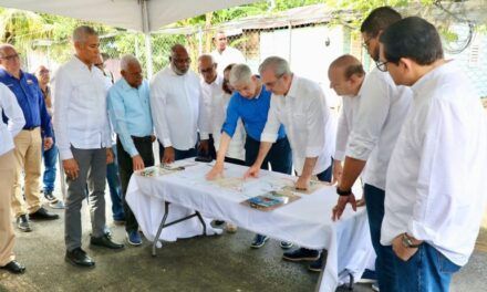 Alcalde Ulises Rodríguez entregó este sábado techados polideportivos en Yaguita de Pastor y Rafey, con la presencia del presidente Luis Abinader