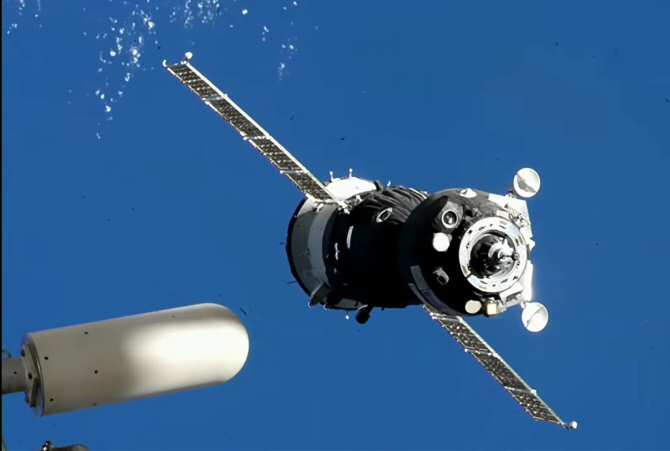 La nave Soyuz MS-28 transporta nuevos astronautas a la Estación Espacial Internacional