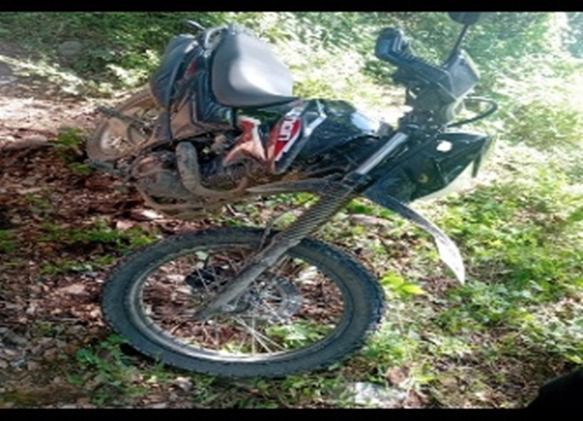 Policía captura hombre en flagrante delito y recupera motocicleta robada durante rápida intervención