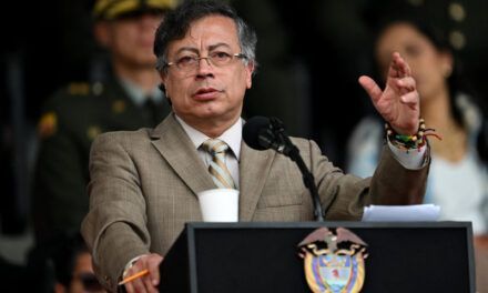 Petro denuncia hallazgo de cuerpos en mar de Colombia que «pueden ser» por bombardeo de EEUU