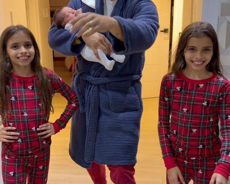 Nació Vera, la tercera hija de Albert Mena