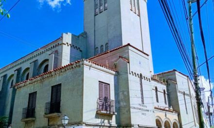 Ciudad Colonial, modernismo en la zona: iglesia evangélica dominicana