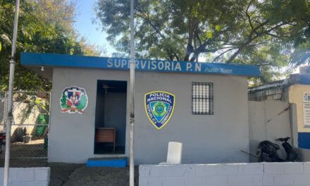Niñas detenidas en Santiago permanecen en celda con adultas