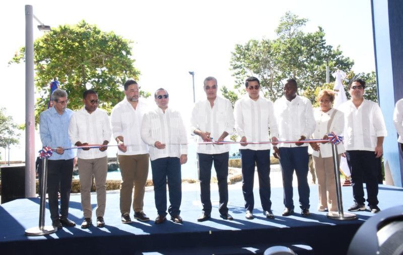 Abinader y Collado inauguran Parque Submarino de La Caleta
