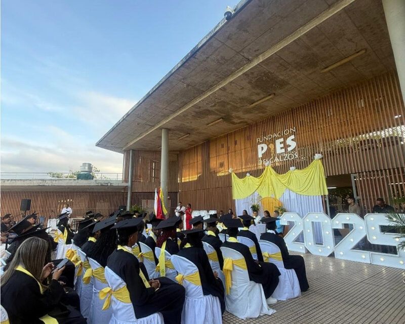 Shakira recibe su “mejor regalo de Navidad”: la graduación de 415 estudiantes de sus escuelas