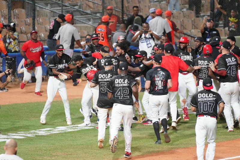 Leones empiezan con invicto de 2-0 en el round robin tras dejar a Toros en el terreno