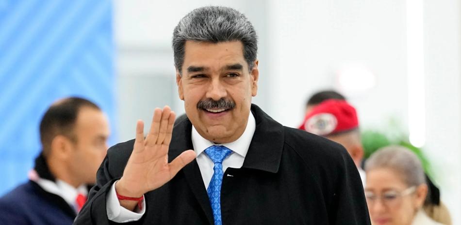 Maduro felicita la lealtad de sus Fuerzas Armadas