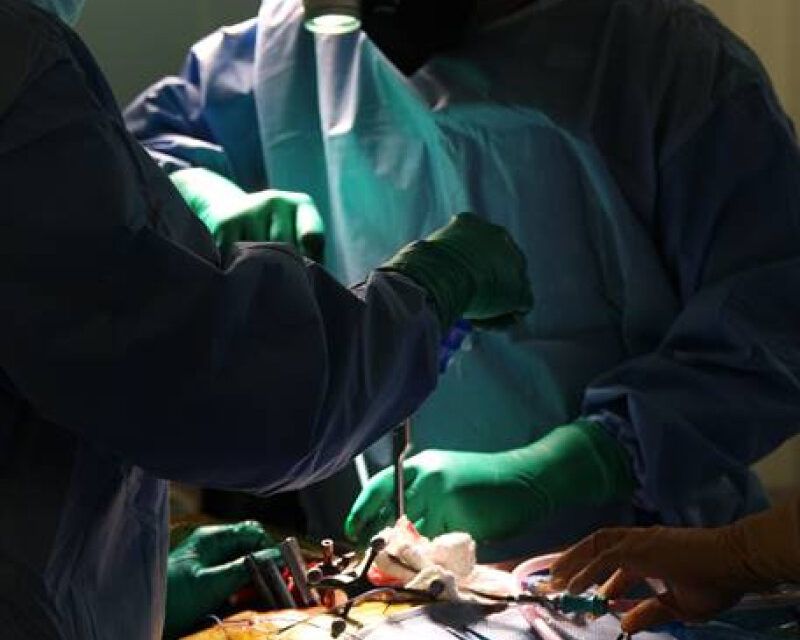 Medicina avanzada: primera cirugía robótica de columna en RD y el Caribe