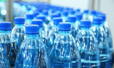 ¿Sabías que las embotelladoras de agua realmente venden la botella y no el contenido?