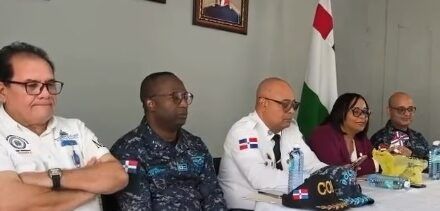 Durante esta reunión, la magistrada Ramona Santana Uceta hizo entrega de varios suvenires