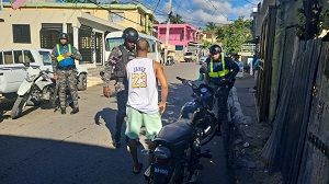 Policía Nacional realiza arrestos y detenciones durante intervenciones preventivas en sectores de San Cristóbal