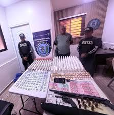 Dintel desmantela fábrica ilegal de estimulantes sexuales y ocupa armas de fuego en San Cristóbal mediante allanamiento