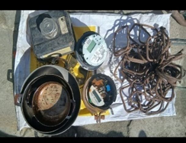 Policía Nacional apresó hombre sorprendido robando en flagrante delito y recuperó contadores eléctricos sustraídos tras penetrar vivienda habitada en Los Bajos de Haina