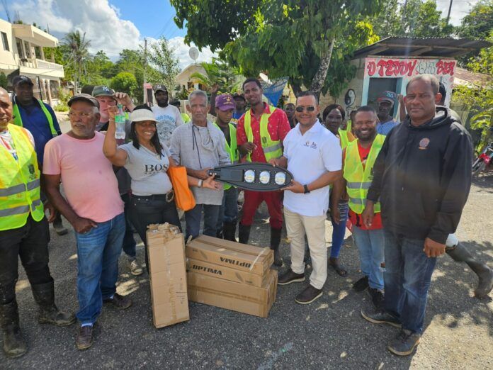 Alcaldía de Monte Plata interviene el sector Los Maestros con operativo “La Alcaldía con tu Barrio en Navidad”