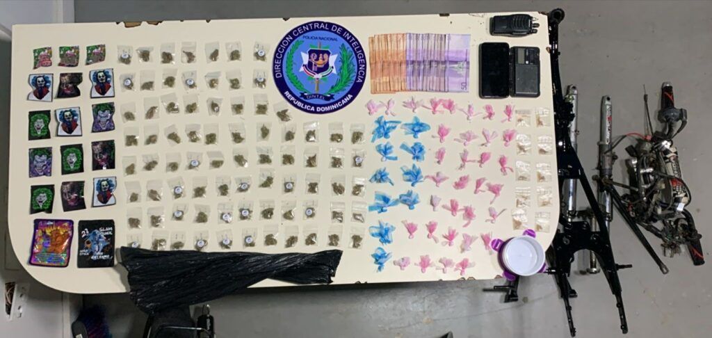 DINTEL, Policía Nacional y Ministerio Público realizan allanamientos en Santiago: tres detenidos, armas ilegales, drogas y más de dos toneladas de cableado eléctrico ocupados