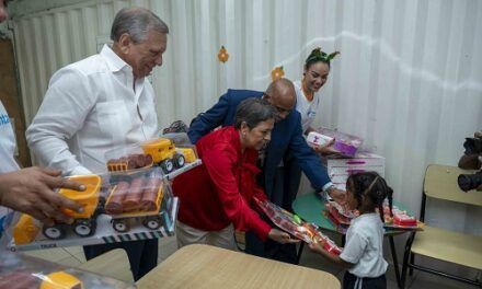 Voluntariado Banreservas lleva la Navidad a cientos de niños y realiza operativo ambiental en el Ozama