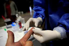 Una gota de sangre de la yema del dedo podría servir para detectar el alzhéimer