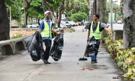 Alcaldía del DN limpia vías donde se realizaron grandes celebraciones de Año Nuevo