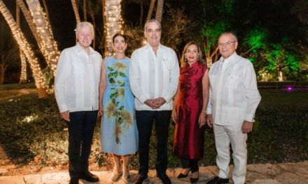 Abinader y Leonel visitan a Bill Clinton en Punta Cana