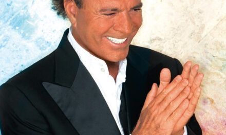 Julio Iglesias publica mensajes que le enviaban las dos mujeres que lo acusan de agresión sexual