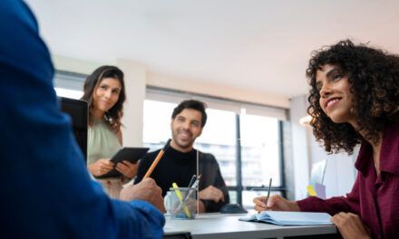 Estudiar y trabajar: cuándo suma y cuándo resta